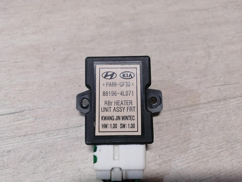 Rio 3 №9 блок управления подогревом сидений с проводкой