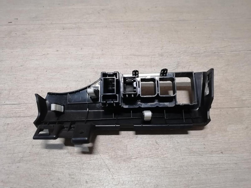 Rio 3 №9 накладка торпедо под блок кнопок