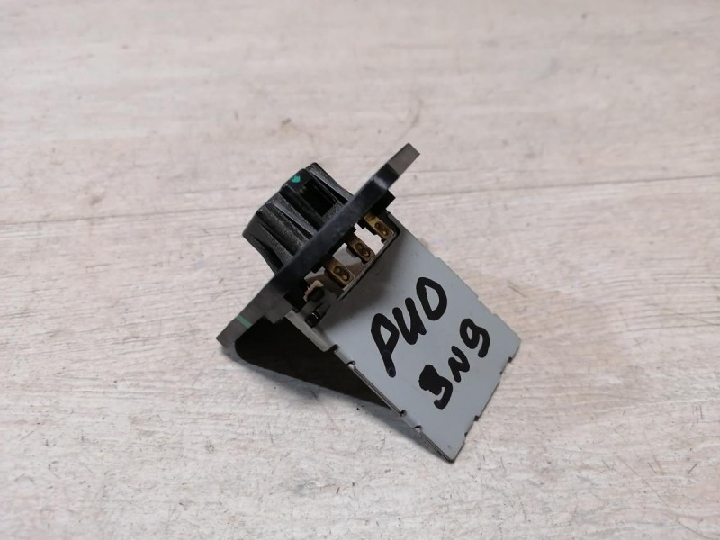 Rio 3 №9 резистор печки