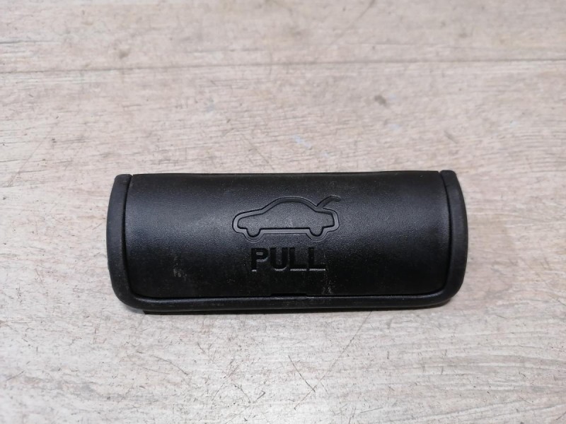 Rio 3 №9 ручка закрывания багажника