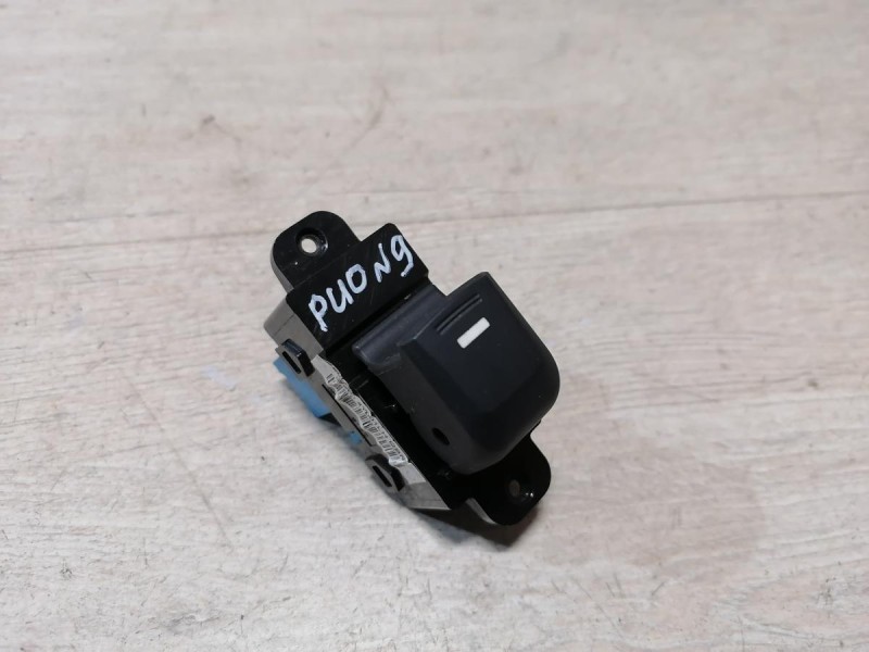 Rio 3 №9 кнопка стеклоподъемника