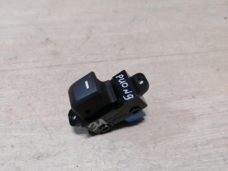 Rio 3 №9 кнопка стеклоподъемника