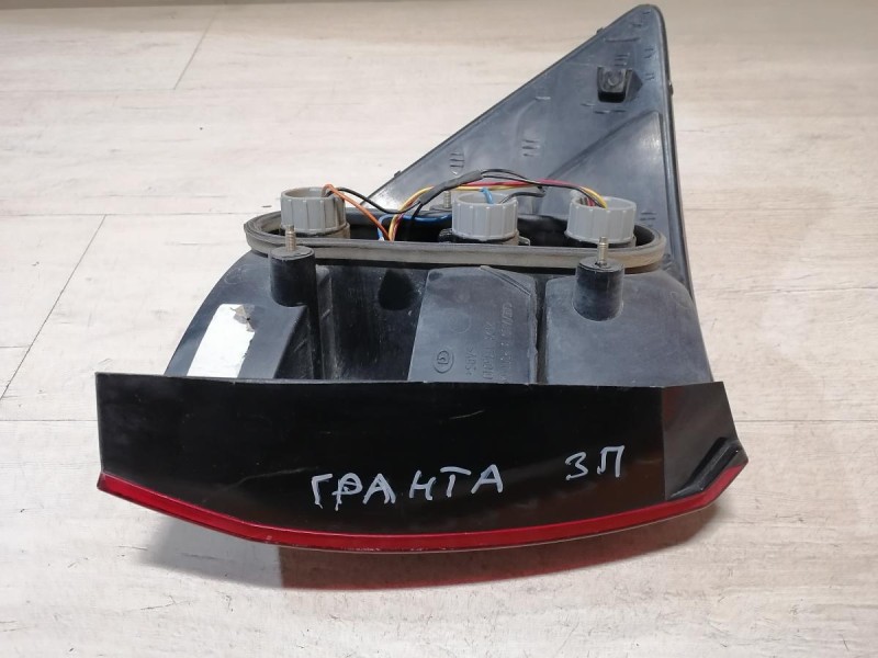 Granta №1 фонарь правый деф
