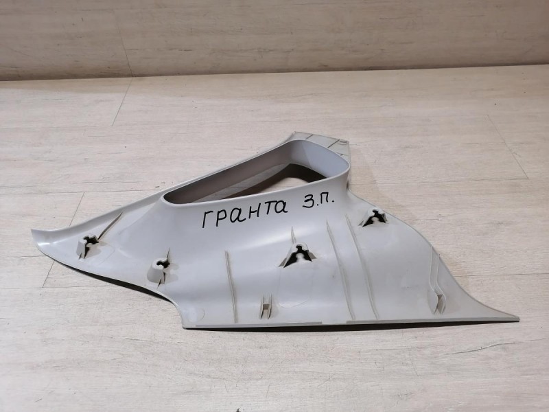 Granta №1 обшивка задней стойки верхняя правая