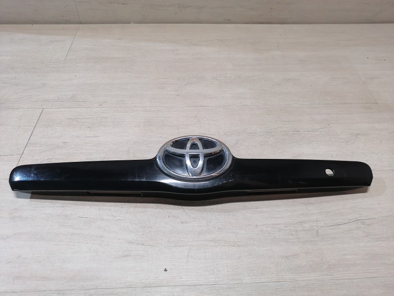 Camry v40 молдинг крышки багажника