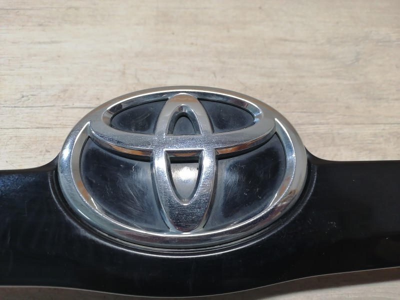 Camry v40 молдинг крышки багажника