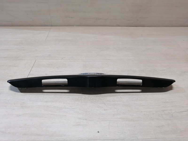 Camry v40 молдинг крышки багажника