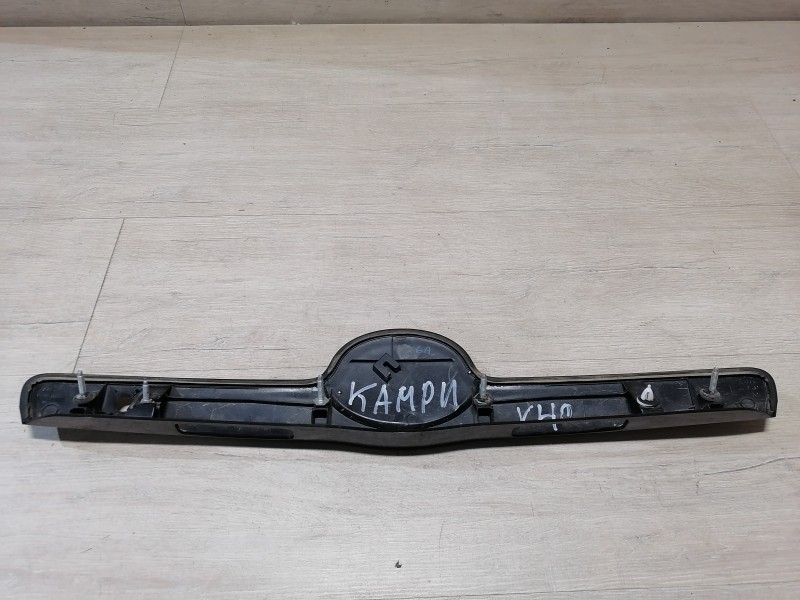 Camry v40 молдинг крышки багажника