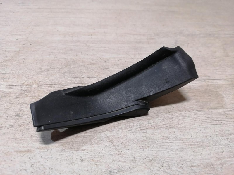 Camry v40 уголок жабо правый