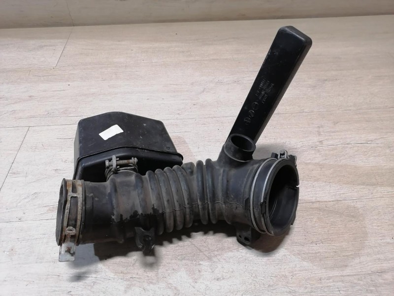 Camry v40 №4 патрубок воздушного фильтра 2,4