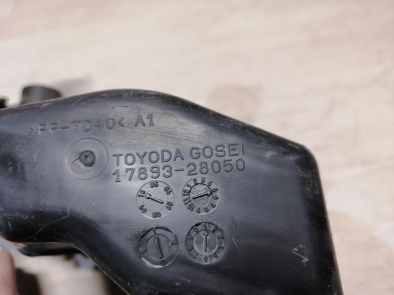 Camry v40 №4 патрубок воздушного фильтра 2,4