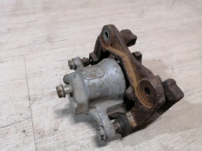 Camry v40 №4 суппорт задний левый 2,4