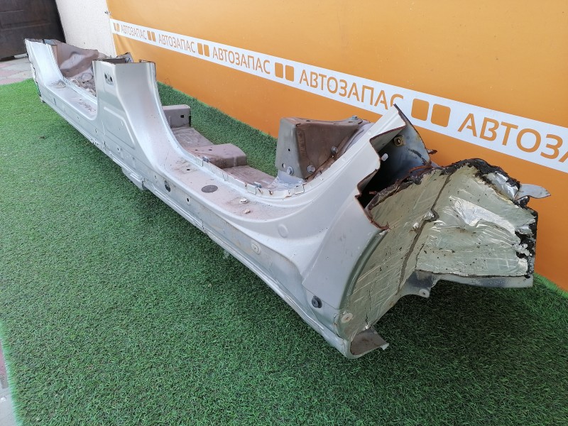 Camry v40 №5 порог левый без ср стойки