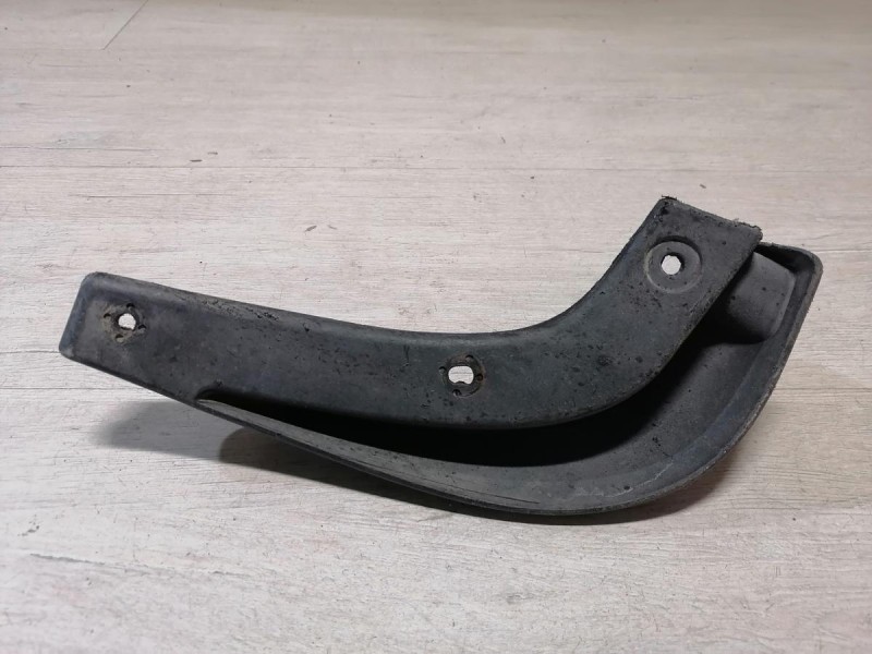 Ceed №2 брызговик передний правый