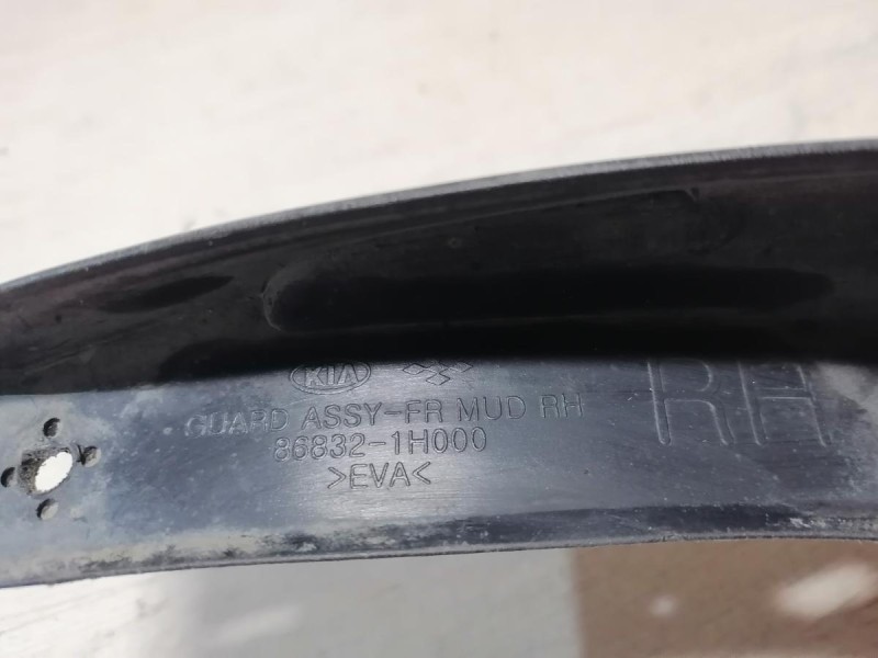 Ceed №2 брызговик передний правый