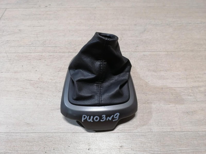 Rio 3 №9 кожух ручки кулисы мкпп