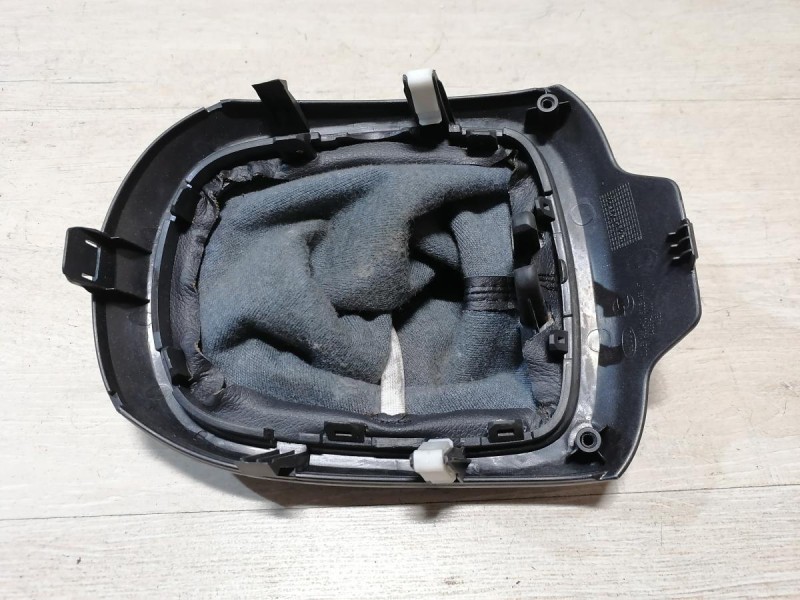 Rio 3 №9 кожух ручки кулисы мкпп