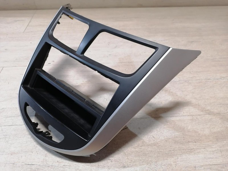 Solaris №4 рамка под магнитолу