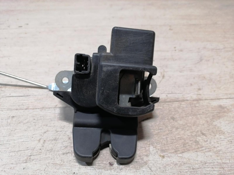 Solaris №4 замок багажника