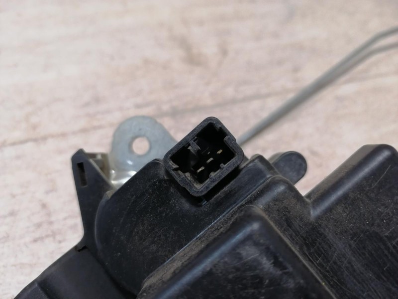 Solaris №4 замок багажника