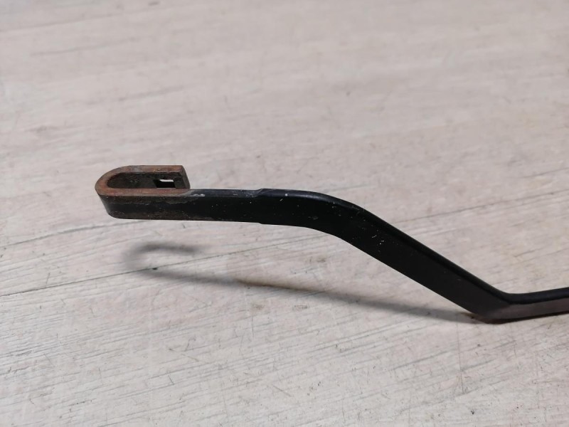 Solaris №4 поводок дворника левый