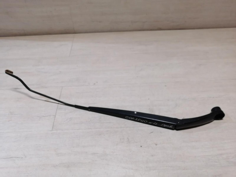 Solaris №4 поводок дворника правый