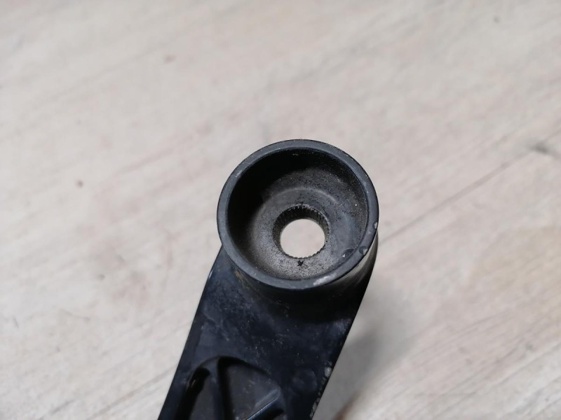 Solaris №4 поводок дворника правый