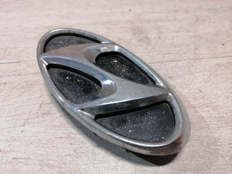 Solaris №4 эмблема решетки радиатора деф