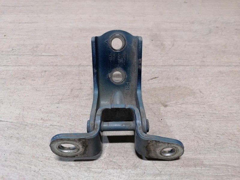 Solaris №4 петля двери передняя левая верхняя