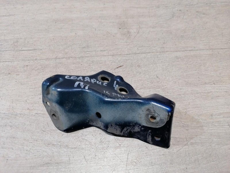 Solaris №4 кронштейн крепление крыла правый