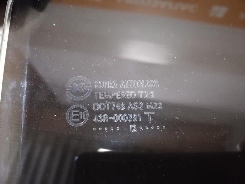 Solaris №4 стекло заднее правое 12