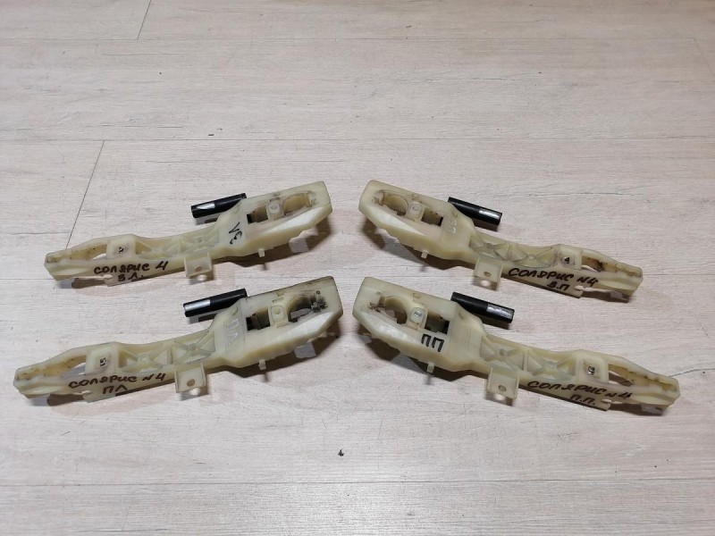 Solaris №4 кронштейн ручки двери задний правый