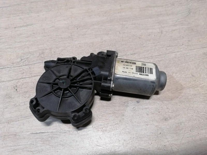 Solaris №4 моторчик стеклоподъемника правый