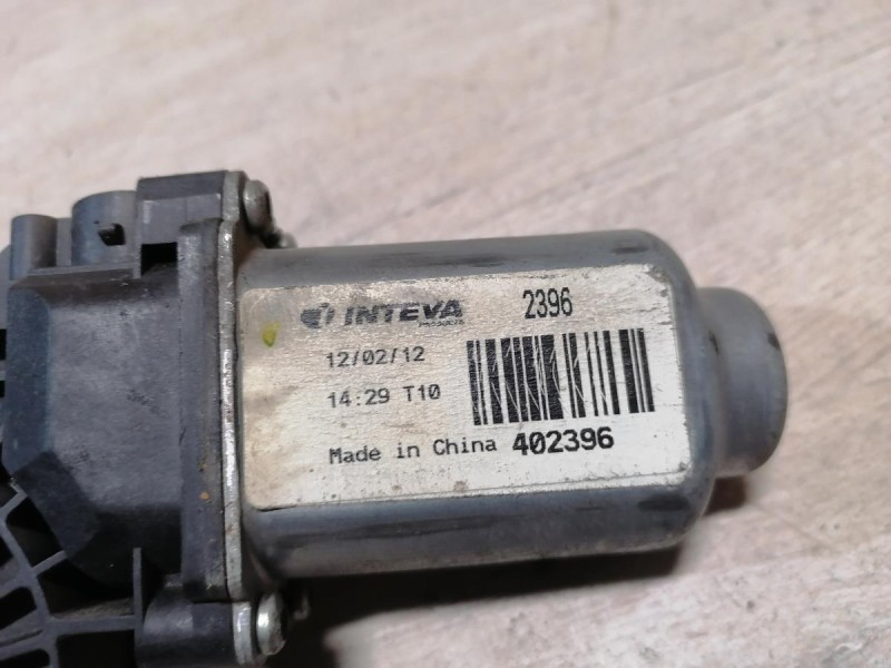 Solaris №4 моторчик стеклоподъемника правый