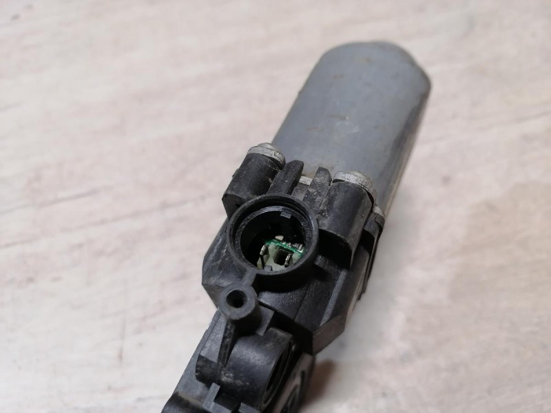 Solaris №4 моторчик стеклоподъемника правый