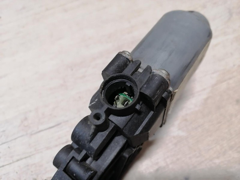 Solaris №4 моторчик стеклоподъемника левый