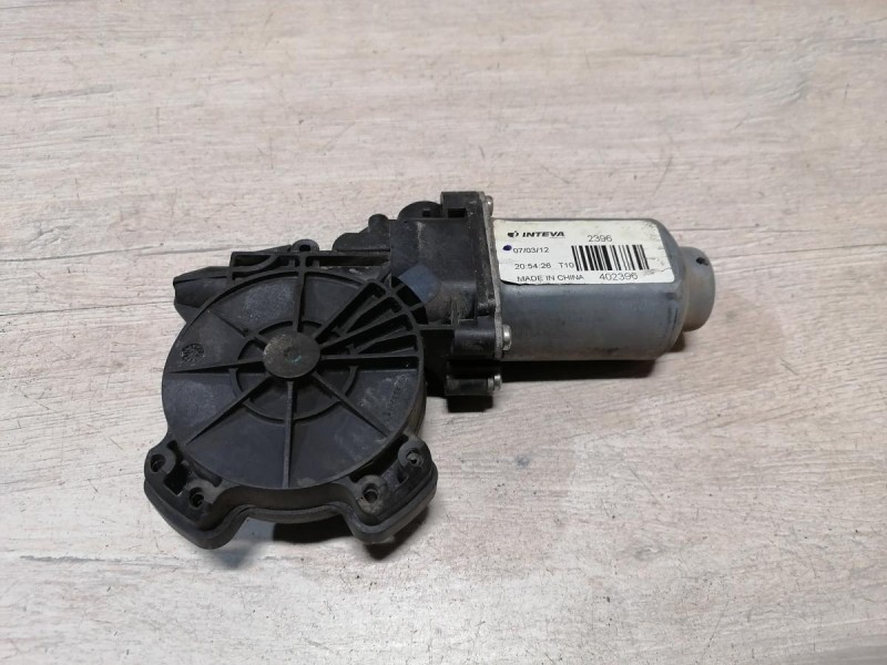 Solaris №4 моторчик стеклоподъемника левый