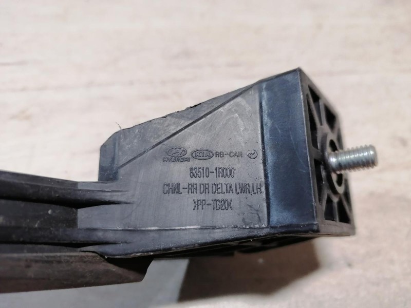 Solaris №4 направляющая стекла двери задняя левая