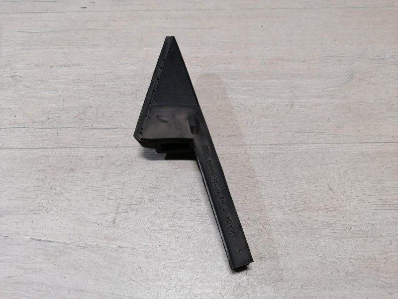 Solaris №4 направляющая стекла двери задняя правая