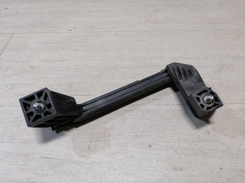 Solaris №4 направляющая стекла двери задняя правая