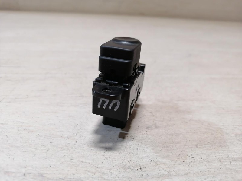 Solaris №4 кнопка стеклоподъемника передняя правая