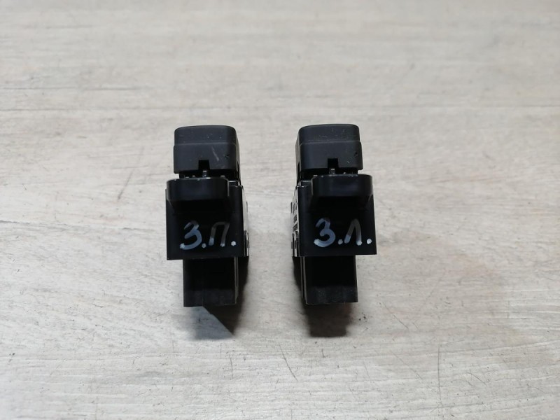 Solaris №4 кнопка стеклоподъемника задняя