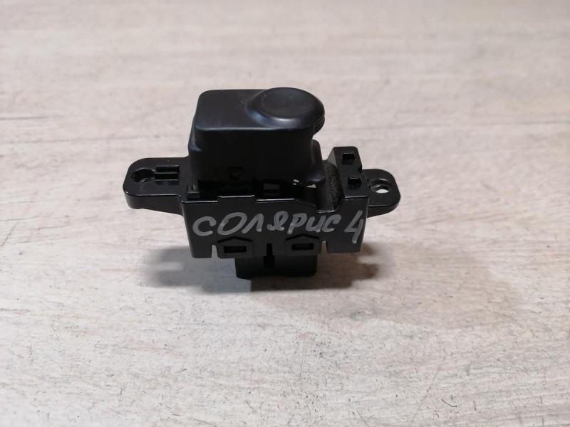 Solaris №4 кнопка стеклоподъемника задняя