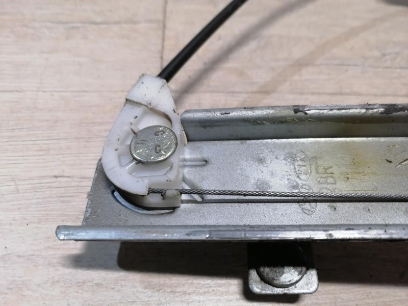 Solaris №4 стеклоподъемник задний правый