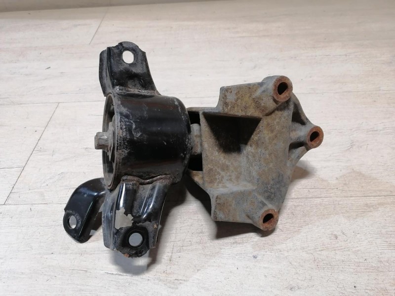 Solaris №4 подушка коробки верхняя левая кронштейн