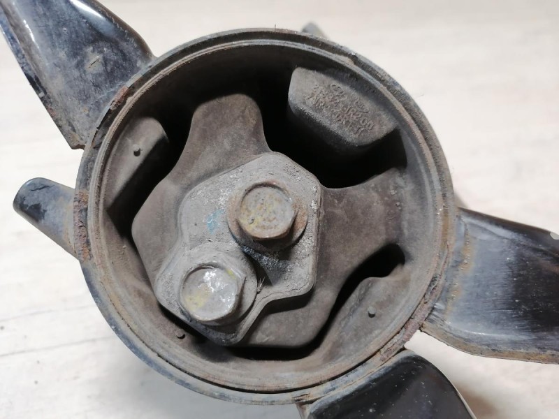 Solaris №4 подушка коробки верхняя левая кронштейн