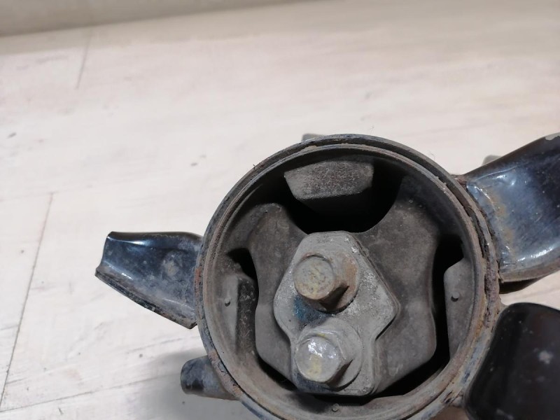 Solaris №4 подушка коробки верхняя левая кронштейн