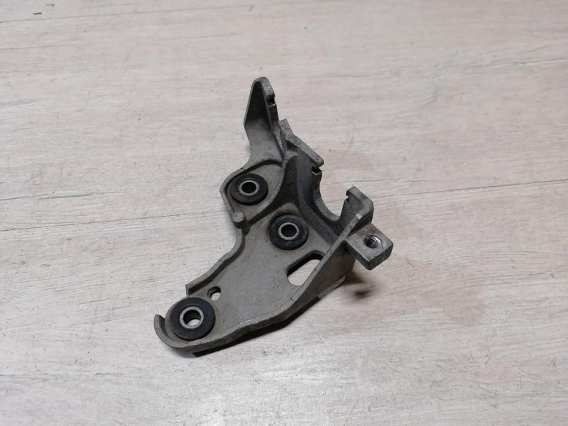 Solaris №4 фиксатор тросов кулисы мкпп