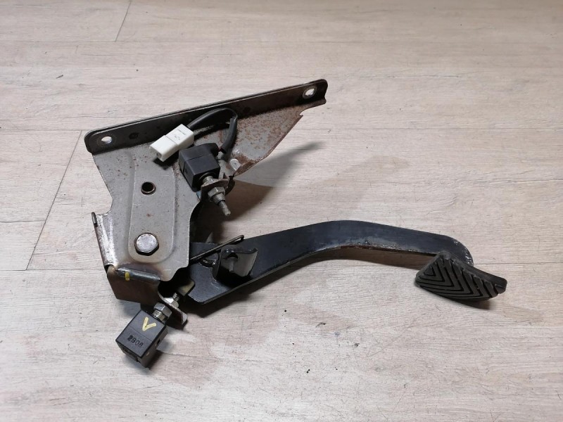 Solaris №4 педаль сцепления