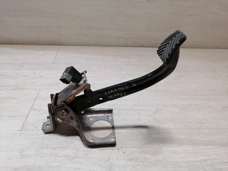 Solaris №4 педаль тормоза